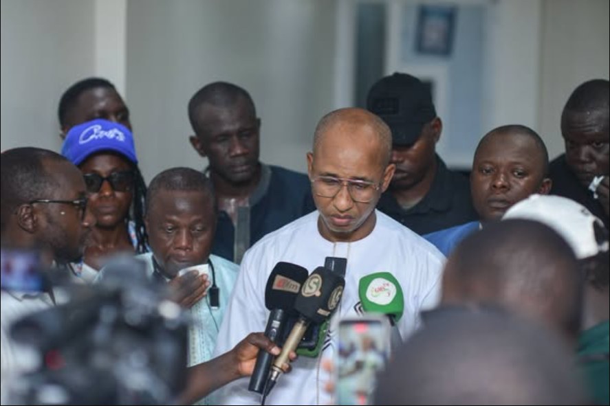 Prise de parole devant la presse lors de la passation de service au CROUS de Ziguinchor